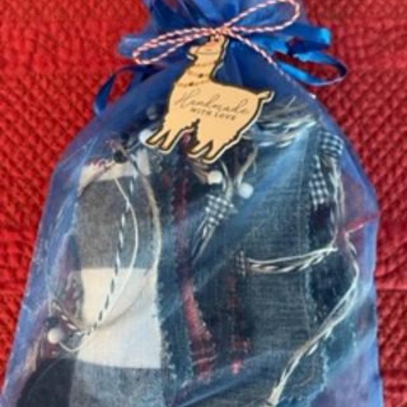 Garland. New. Hand Crafted Christmas Stocking Garland. - Picture 5 of 5